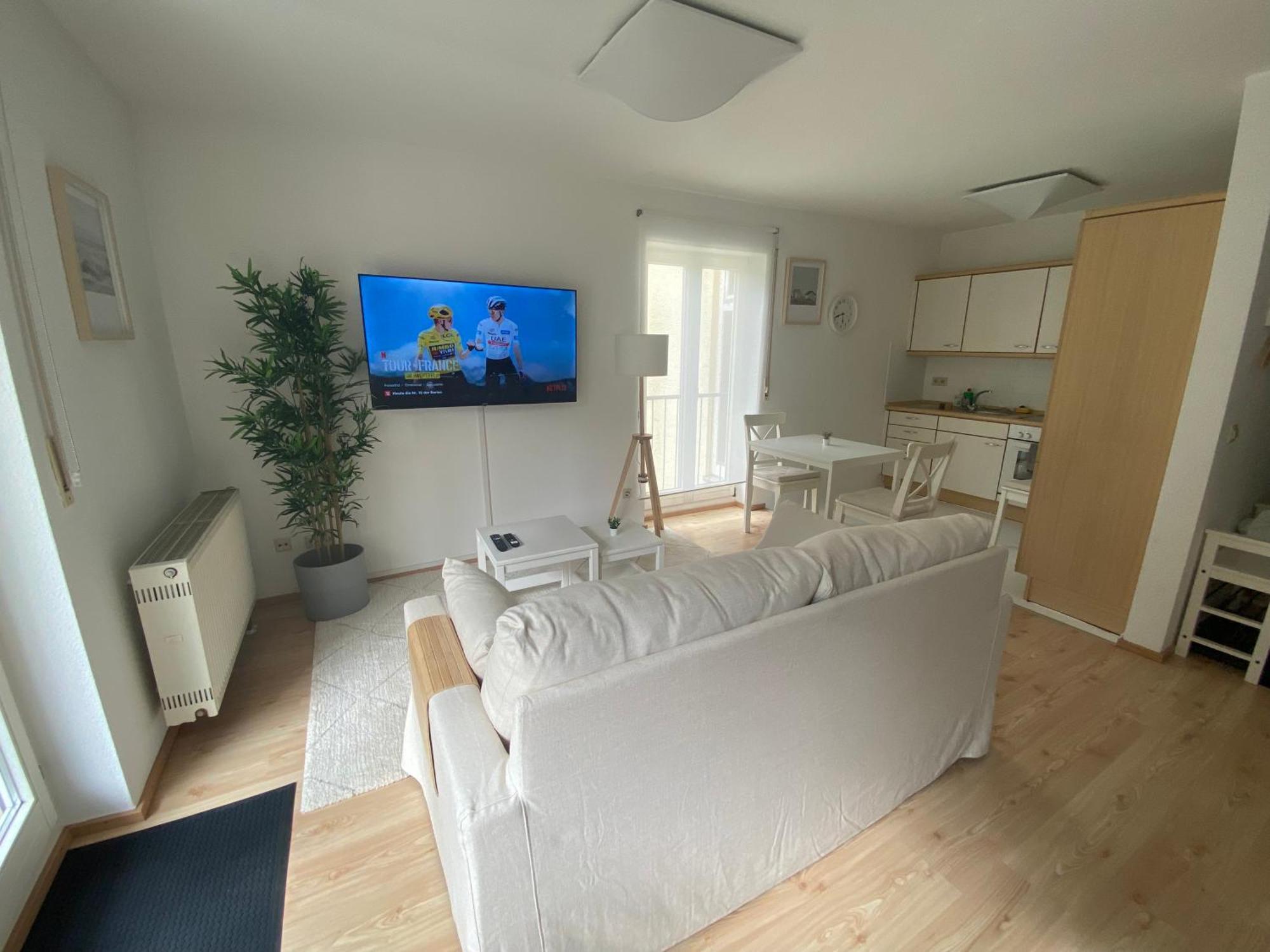 Stilvolles Apartment Mit Balkon, Kueche & Parkplatz - Waldstetten Zentrum Apartment