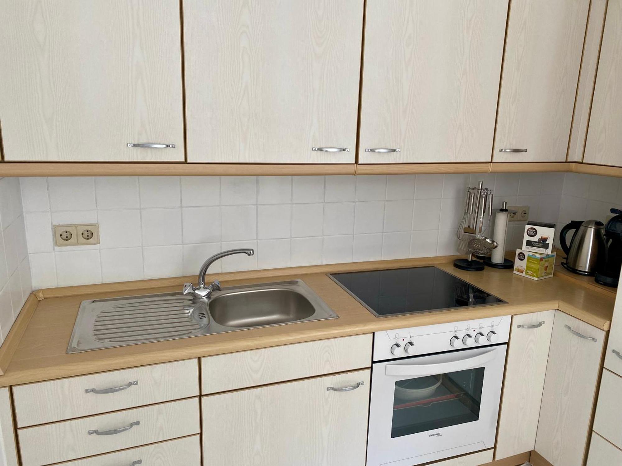 Stilvolles Apartment Mit Balkon, Kueche & Parkplatz - Waldstetten Zentrum *