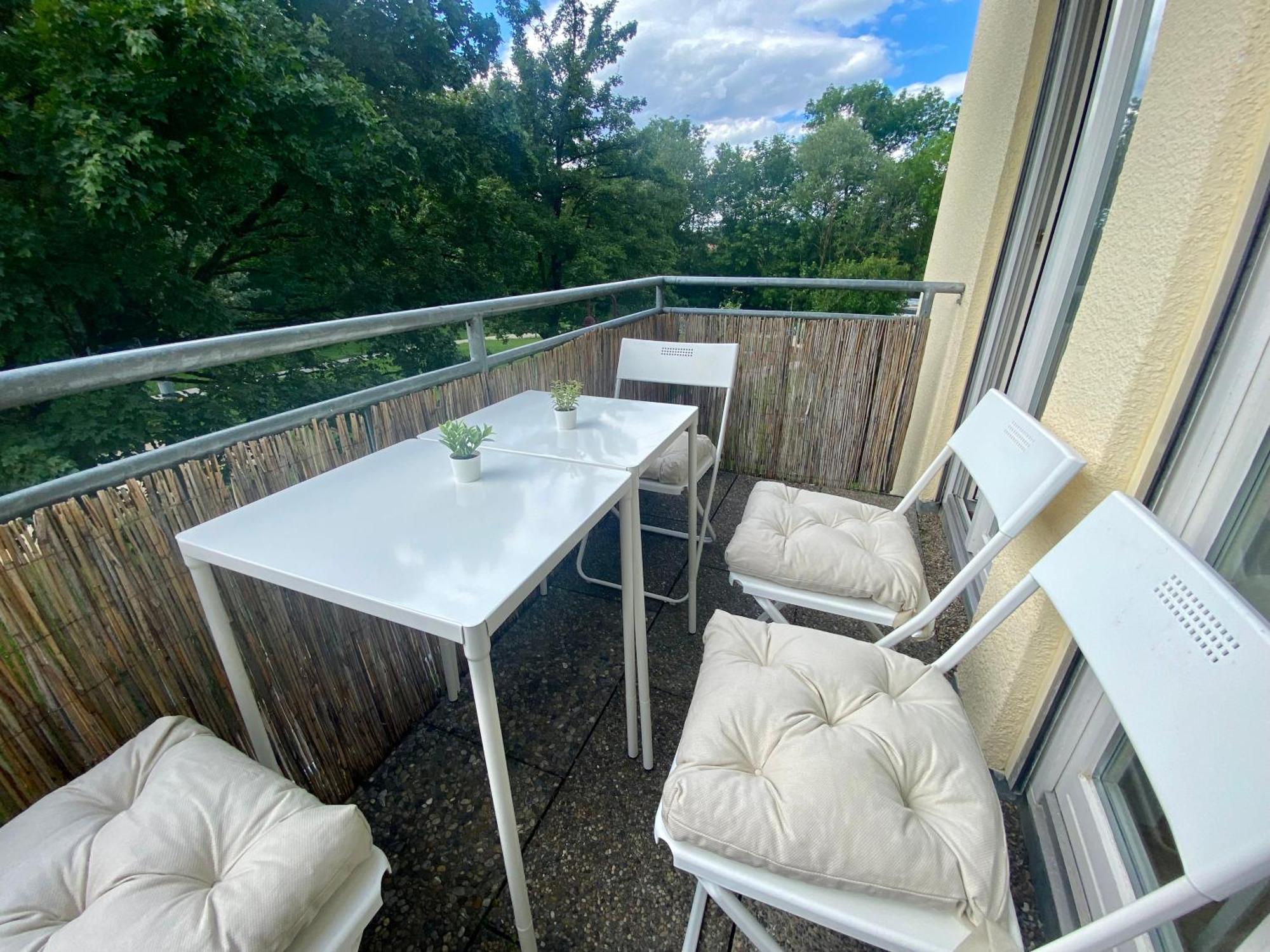 Stilvolles Apartment Mit Balkon, Kueche & Parkplatz - Waldstetten Zentrum *